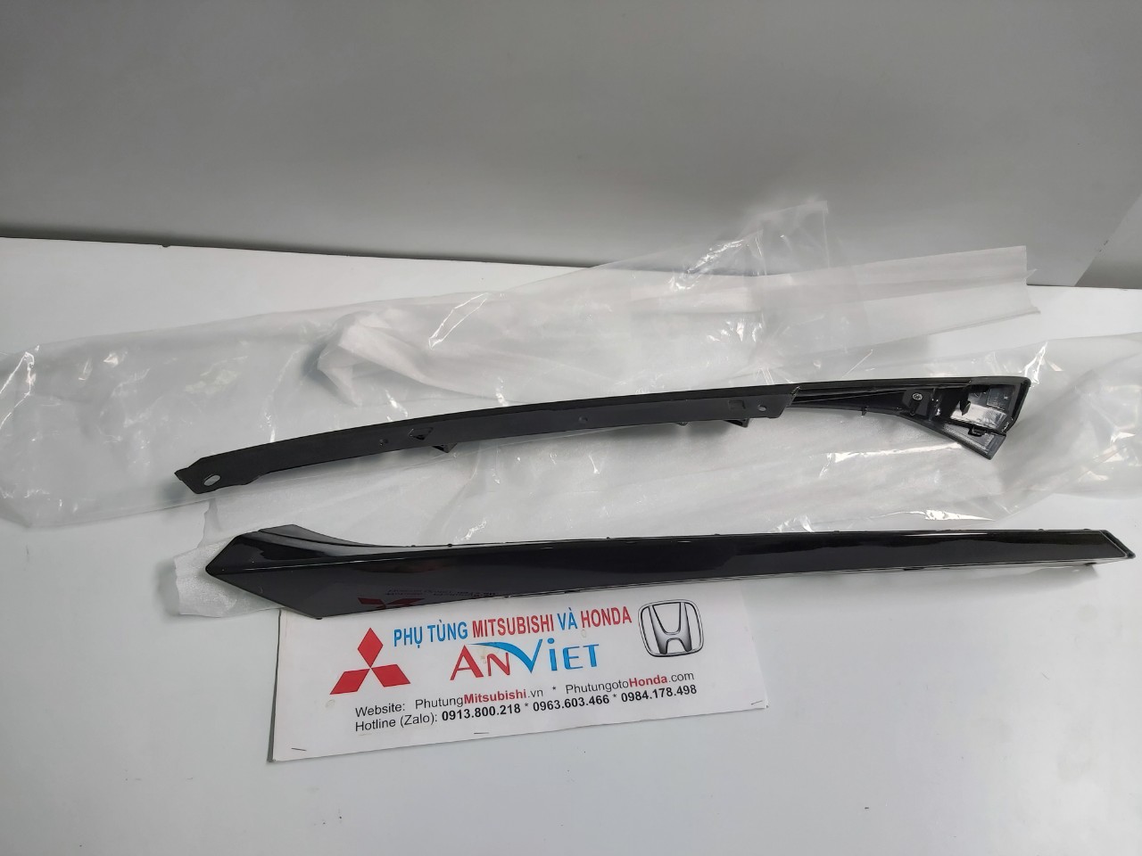 Nhựa viền trên đèn pha xe Honda CIVIC 2018-2020